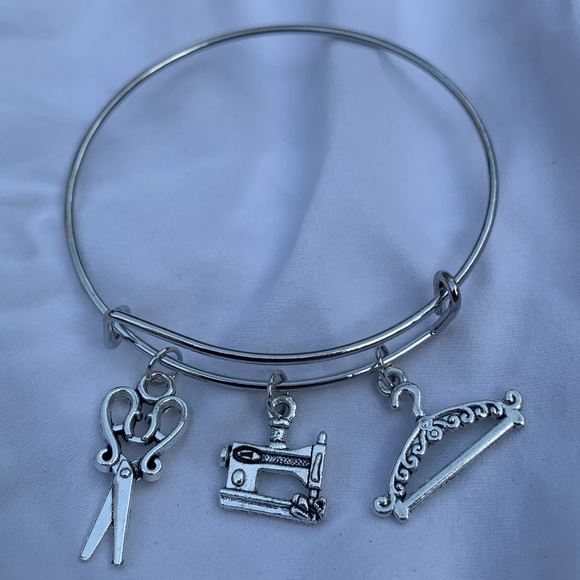 Brand New! Handmade! Adjustable Charm Bangle Bracelet! - Picture 4 of 4